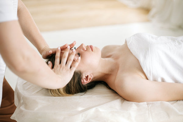 5 Reasons Why Busy Moms Should Book An At-home Beauty Service